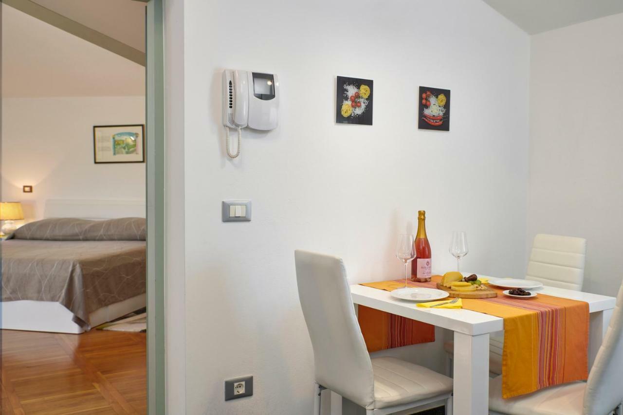Villa Giardina Apartments Vinkuran Buitenkant foto